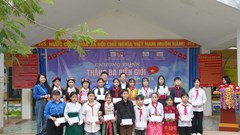 Đoàn thanh niên NXBGDVN: Mang sách – mang yêu thương lên miền đá núi