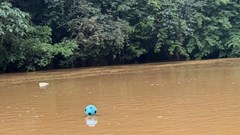 Rác ngập tràn và hình ảnh nhếch nhác ở hồ Ba Bể