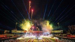 Từ những người không đứng giữa sân khấu: Câu chuyện phía sau đêm khai mạc giải bóng đá rực rỡ