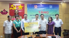 SGK của Nhà xuất bản Giáo dục Việt Nam kịp thời đến với học sinh vùng lũ Nghệ An trong ngày khai giảng