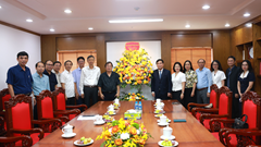 Ban Tuyên giáo và Dân vận Trung ương thăm, chúc mừng Nhà xuất bản Giáo dục Việt Nam nhân kỷ niệm 73 năm Ngành Xuất bản Việt Nam