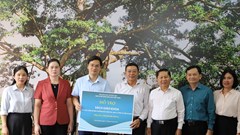 NXBGDVN chia sẻ khó khăn với ngành giáo dục Tuyên Quang sau mưa lũ