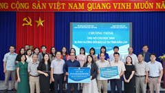 Nhà xuất bản Giáo dục Việt Nam hỗ trợ kịp thời 366 nghìn bản sách giáo khoa cho học sinh vùng lũ lụt tỉnh Đắk Lắk