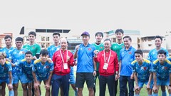 Trưởng đoàn Nguyễn Hồng Minh thăm, động viên đội tuyển U22 Việt Nam