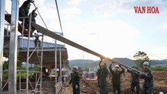 48 học viên Học viện Hậu cần gác đồ án, giúp dân dựng nhà sau lũ