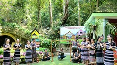 Nghệ thuật cồng chiêng Hrê lôi cuốn du khách ở KDL sinh thái Suối Chí