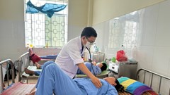 Cả nhà 5 người bị ngộ độc sau khi ăn cá nóc