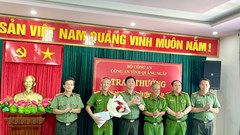 Thưởng nóng cho tập thể Công an TP Quảng Ngãi xuất sắc phá nhanh vụ án giết người