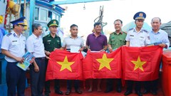 Bộ đội Biên phòng Quảng Ngãi đồng hành cùng ngư dân gỡ “thẻ vàng”
