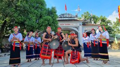 Đội văn nghệ cồng chiêng của đồng bào Cor