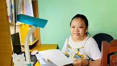 Cô gái khiếm khuyết ước mơ làm giáo viên tiếng Anh dạy cho học sinh nghèo