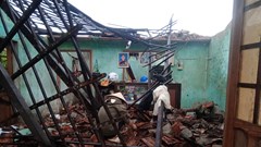 Mưa lớn gây sập nhà dân ở miền núi Quảng Ngãi