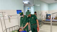 Tàu cá của ngư dân Lý Sơn cứu nạn một ngư dân đang trôi dạt trên biển