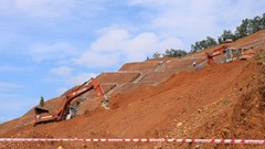 Đẩy nhanh dự án khắc phục các điểm có nguy cơ sạt lở núi trước mùa mưa bão