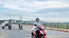 Cấm phương tiện lưu thông qua cầu Trà Khúc 1 khi lũ ở mức báo động 2