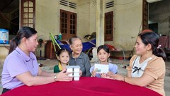 Mô hình “mẹ đỡ đầu” tiếp sức cho trẻ em nghèo