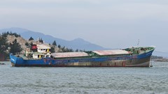 Lên phương án hỗ trợ tàu chở hàng bị hỏng máy mắc cạn gần cảng Dung Quất