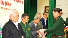 Bàn giao di vật, kỷ vật của liệt sĩ, bộ đội đi B cho thân nhân, gia đình