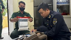 Phát hiện viên nén nghi ma tuý trôi dạt vào bờ biển Quảng Ngãi