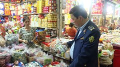 Quảng Ngãi tăng cường công tác bình ổn giá và chống buôn lậu dịp Tết Nguyên đán Ất Tỵ