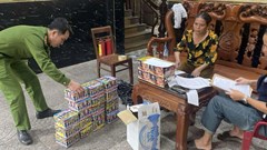 Bắt đối tượng tàng trữ trái phép pháo hoa nổ
