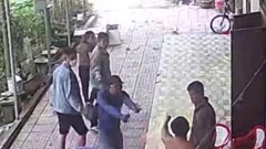 Xác minh thông tin nhóm người cầm vật giống súng vào nhà dân doạ bắn 