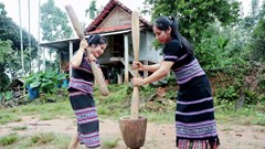 Đặc sắc trang phục của đồng bào Hrê