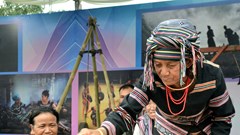 Độc đáo Lễ cúng vào nhà mới của đồng bào Hrê