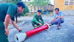 Đồn Biên phòng Lý Sơn tiếp nhận vật thể lạ nghi thiết bị hải dương học