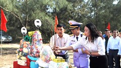Vùng 3 Hải quân dâng hương tại Di tích Bến tàu không số Đức Phổ