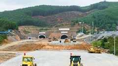 Tập trung nhân, vật lực thi công xây dựng đường bộ cao tốc Bắc - Nam, đoạn Quảng Ngãi - Hoài Nhơn