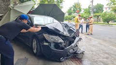 Ô tô gây tai nạn liên hoàn khiến 2 người bị thương