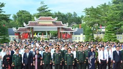 Dâng hương kỷ niệm 60 năm Ngày chiến thắng Ba Gia