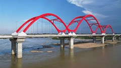 Cầu vòm thép điểm nhấn kiến trúc mới trên sông Trà Khúc