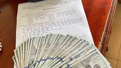 Hoàn trả số tiền 2.200 USD cho người nhà của hành khách bỏ quên