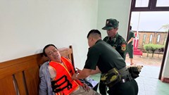 Hỗ trợ đưa 3 thuyền viên tàu cá Nghệ An bị mắc cạn về Lý Sơn