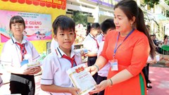 Cậu bé mồ côi vượt khó học giỏi