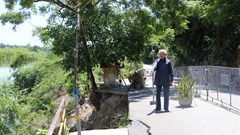 Tuyến đường huyết mạch xói lở hàm ếch gây nguy hiểm 