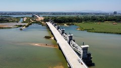 Tăng tốc thi công hoàn thành đập dâng hạ lưu sông Trà Khúc trước 30.11