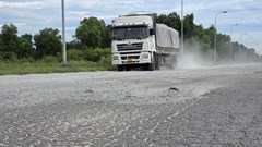 Tuyến đường huyết mạch nối KKT Dung Quất – Chu Lai xuống cấp nghiêm trọng