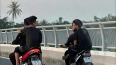 Phạt hơn 40 triệu đồng với nhóm thanh niên vi phạm ATGT