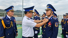 Thăm, động viên tàu Cảnh sát biển thực hiện nhiệm vụ A80