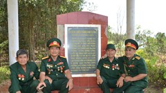 Xúc động trở lại thăm chiến trường xưa