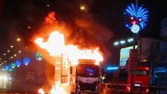 Xe tải cháy dữ dội khi đang lưu thông trên Quốc lộ 1