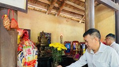 Dâng hương tưởng niệm Nguyên Quyền Chủ tịch nước Huỳnh Thúc Kháng