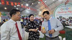 Sản phẩm đặc trưng rừng – biển thu hút người dân và du khách mua sắm