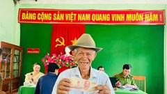 Người dân Quảng Ngãi phấn khởi nhận quà Tết Độc lập