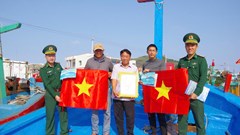 Cờ Tổ quốc trên những con tàu vươn khơi