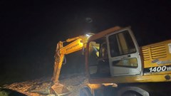 Xã miền núi Quảng Ngãi cho học sinh nghỉ học do mưa lớn, sạt lở núi
