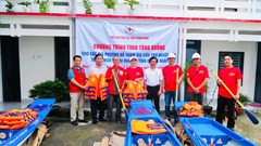 Những “người hùng” thầm lặng trong bão lũ